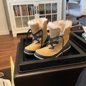 Sorel  Tivoli  Boots Size 9
